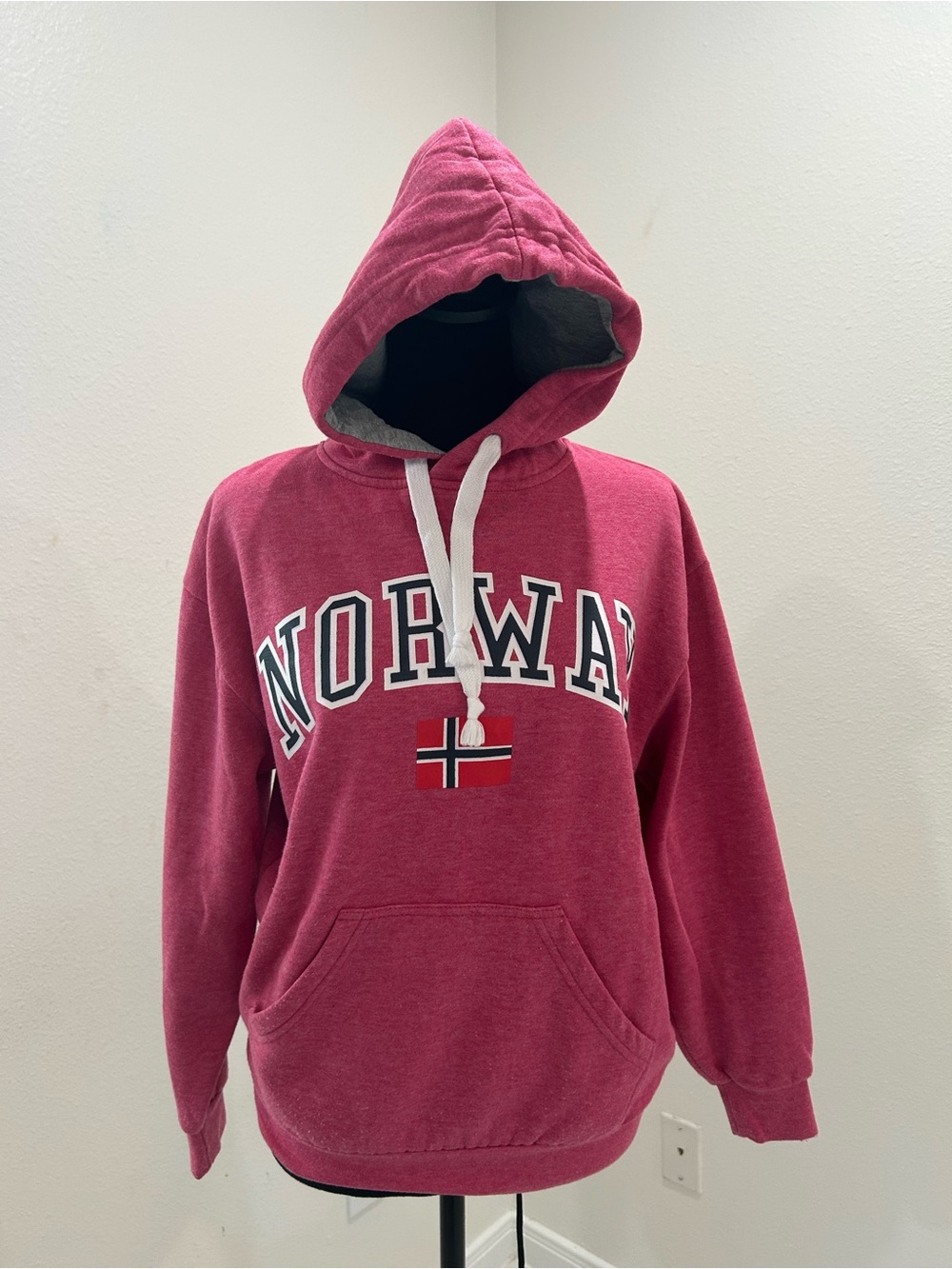 Waynor Design Norway Hoodie Pullover Sweatshirt - Pink, Size Small